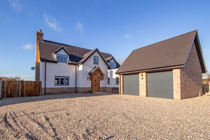 4 Bedroom Detached House For Sale In Gregs Close, Mattishall, NR20