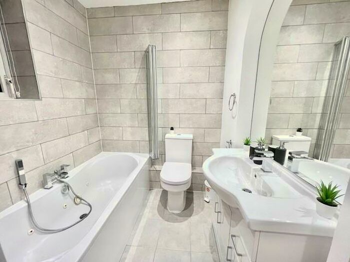 4 Bedroom House To Rent In Langley Crescent, Dagenham, RM9