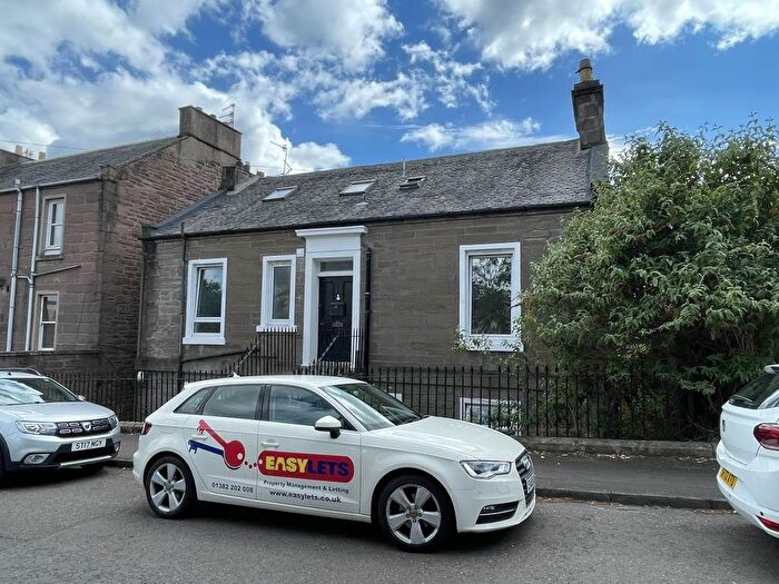3 Bedroom Flat To Rent In Fleuchar Street, Dundee, DD2