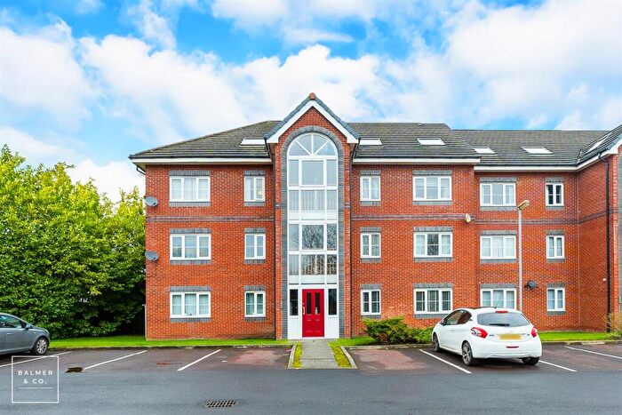 2 Bedroom Apartment For Sale In Phaeton Close, Atherton, M46