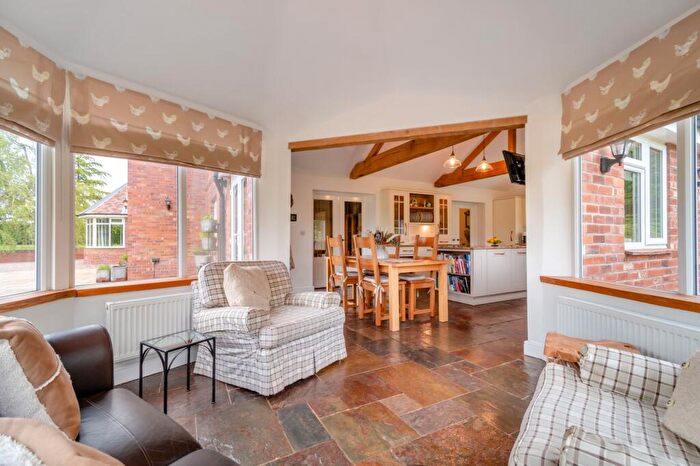 5 Bedroom Detached House For Sale In Tenbury Road, Clows Top, DY14