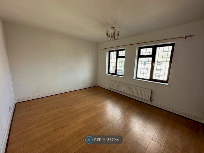 3 Bedroom Flat To Rent In Broadway, Bexleyheath, DA6