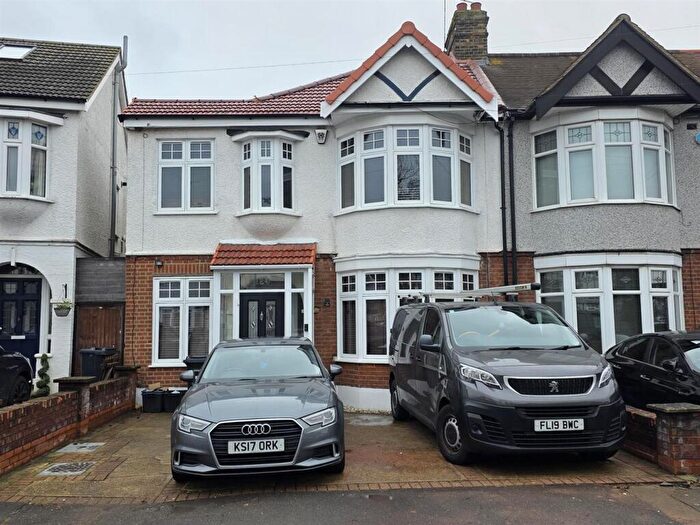 3 Bedroom House For Sale In Bawdsey Avenue, Ilford, IG2