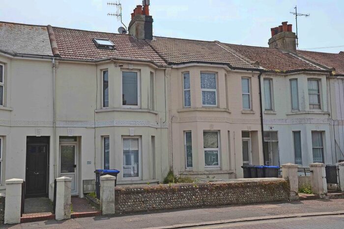 2 Bedroom Flat To Rent In Lyndhurst Road, Worthing, BN11