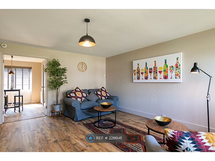 3 Bedroom Semi-Detached House To Rent In Roundhead Drive, Thame, OX9