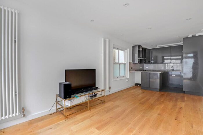 3 Bedroom Maisonette For Sale In Shakespeare Road, Herne Hill, London, SE24