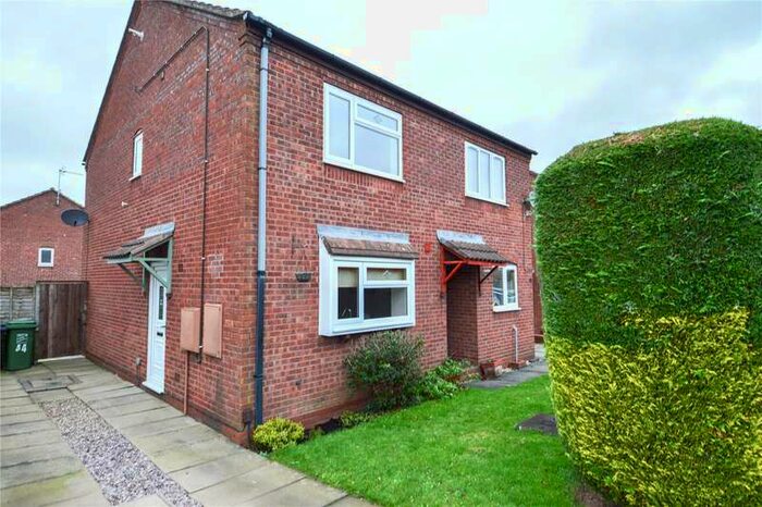 2 Bedroom Semi-Detached House To Rent In Sheepcroft Close, Redditch, B97