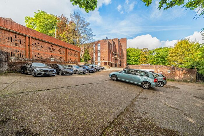 2 Bedroom Flat To Rent In Downs Road, Luton, LU1