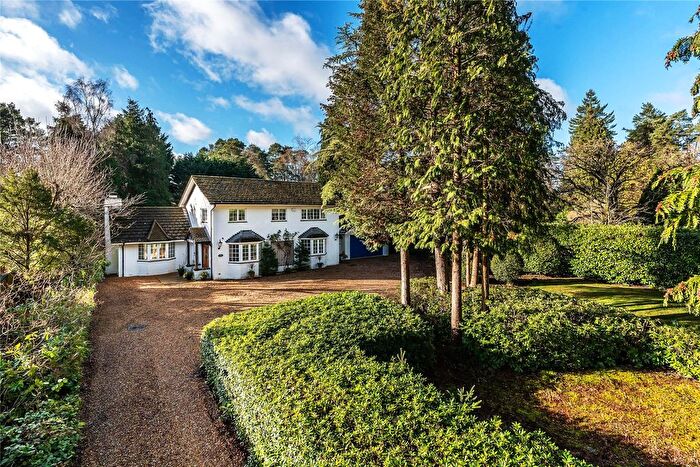 3 Bedroom Detached House For Sale In Rushmoor, Farnham, Surrey, GU10