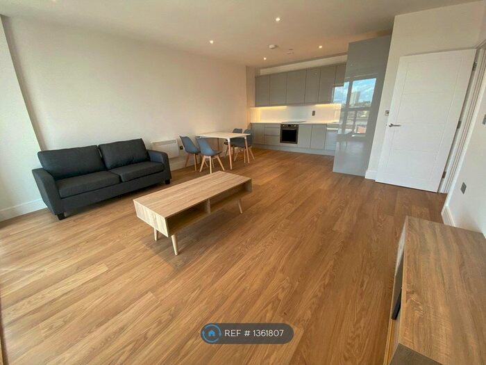 2 Bedroom Flat To Rent In East Tower, Birmingham, B5