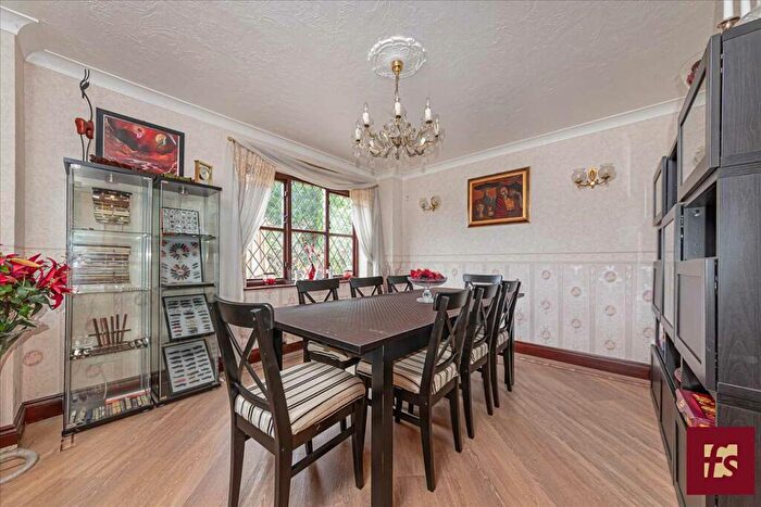 5 Bedroom Detached House For Sale In The Stumps, Ripplesmore Close, Sandhurst, GU47