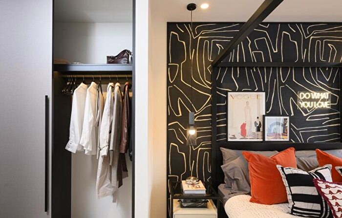 1 Bedroom Apartment For Sale In Heron Wharf, Leven Road, London, E14