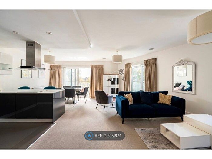 2 Bedroom Flat To Rent In Blagrove Road, Teddington, TW11