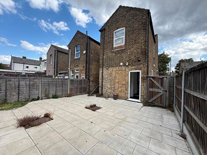 2 Bedroom Maisonette To Rent In St Marks Road, Enfield, EN1