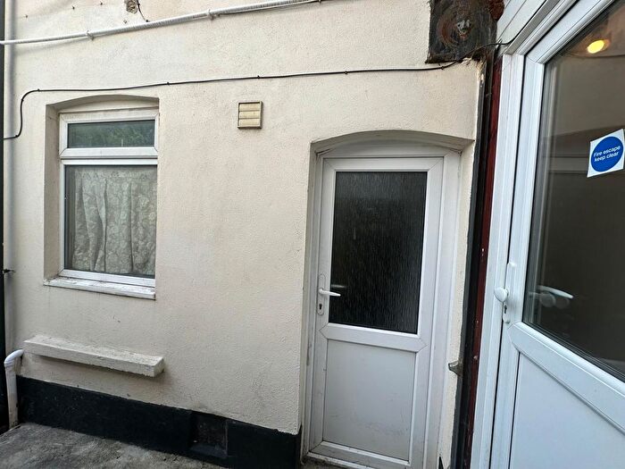 1 Bedroom Studio To Rent In Biscot Road, Luton, Bedfordshire, LU3