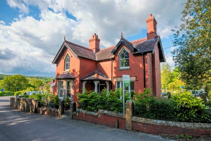 4 Bedroom Detached House For Sale In Gate Road, Froncysyllte, Llangollen, LL20