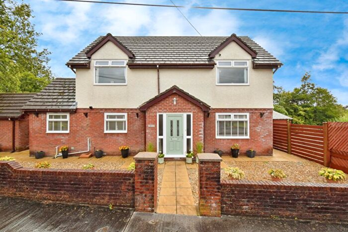 4 Bedroom Detached House For Sale In Aberlash Road, Ammanford, Carmarthenshire, SA18