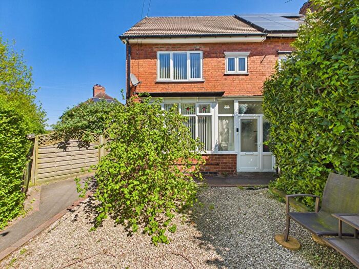 3 Bedroom Semi-Detached House For Sale In Limes Avenue, Alfreton, DE55