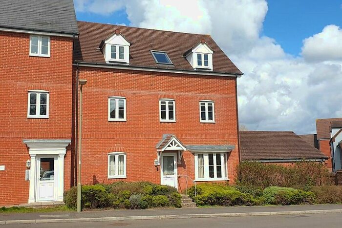 2 Bedroom Apartment To Rent In Collingwood Way, Petersfield, GU31