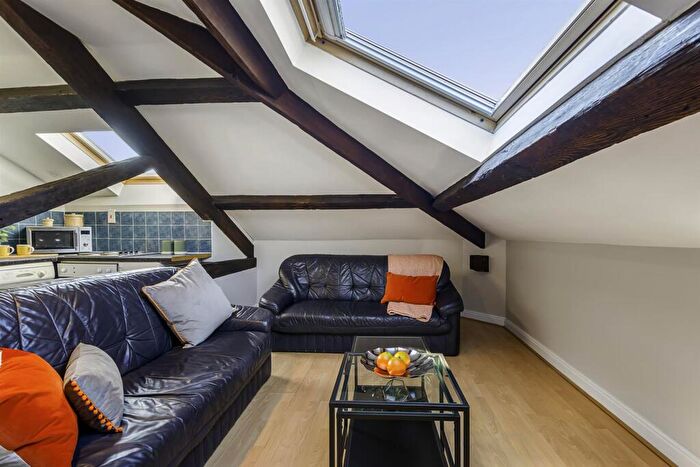 1 Bedroom Flat To Rent In Victoria Terrace, Leeds, LS3