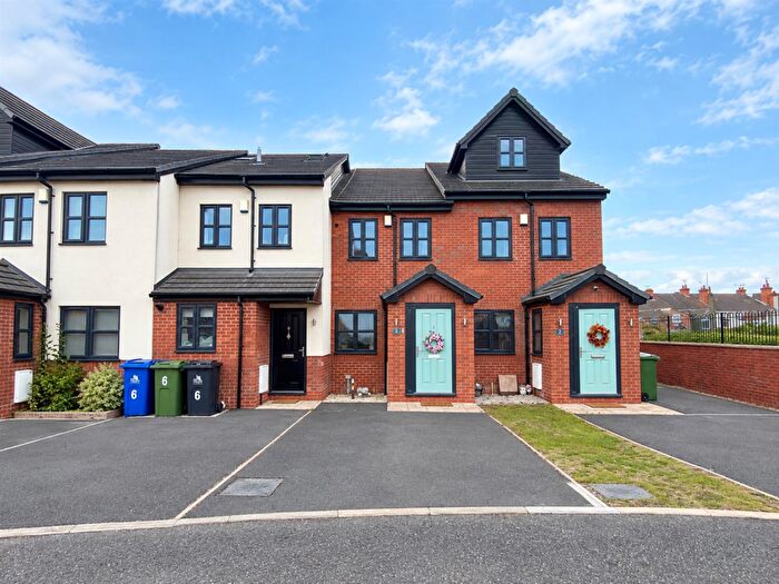 2 Bedroom Terraced House For Sale In Cleefield Drive, Grimsby, DN32