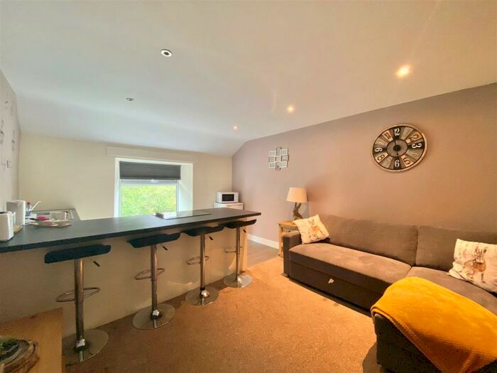 1 Bedroom Flat To Rent In High Street, New Mills, High Peak, SK22