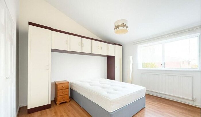 4 Bedroom Terraced House To Rent In Holland Walk, London, N19