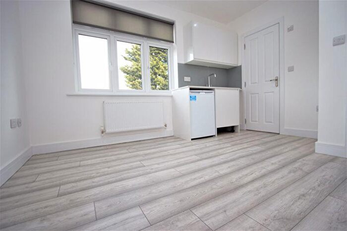 Property To Rent In Boleyn Avenue, Enfield, EN1
