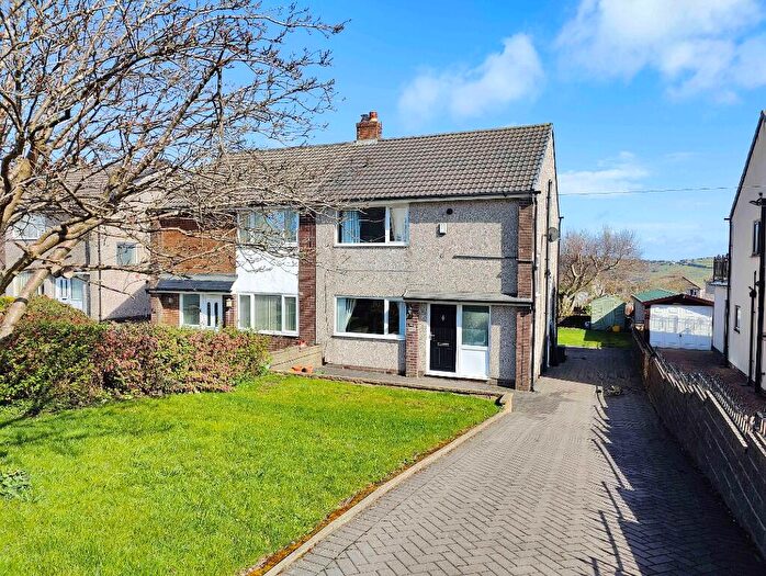 3 Bedroom Semi-Detached House For Sale In Eastwood Avenue, Halifax, HX2