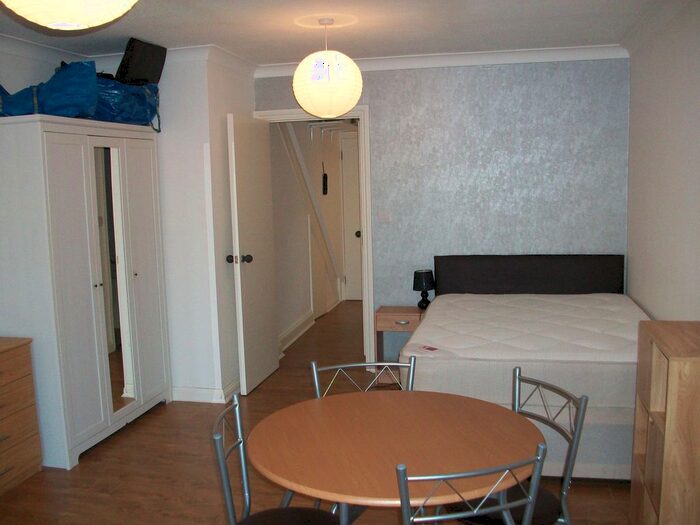 Studio To Rent In Orchard Road, Hounslow, TW4