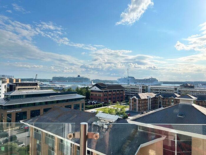 2 Bedroom Flat For Sale In Maritime Walk, Ocean Village, Southampton, Hampshire, SO14