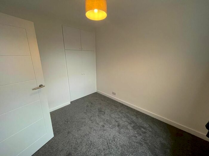 2 Bedroom Property To Rent In Glenhurst Road, Brentford, TW8