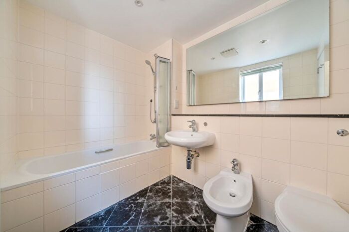 2 Bedroom Apartment To Rent In Marlborough Hill, London, NW8