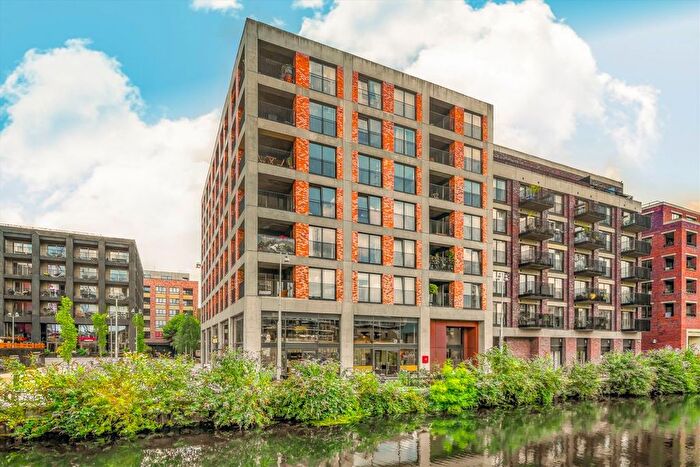 2 Bedroom Flat For Sale In Rookwood Way, Hackney Wick, E3