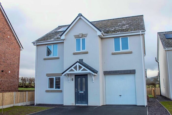 4 Bedroom Detached House For Sale In Cysgod Y Gyrn, Llansilin, Oswestry, SY10
