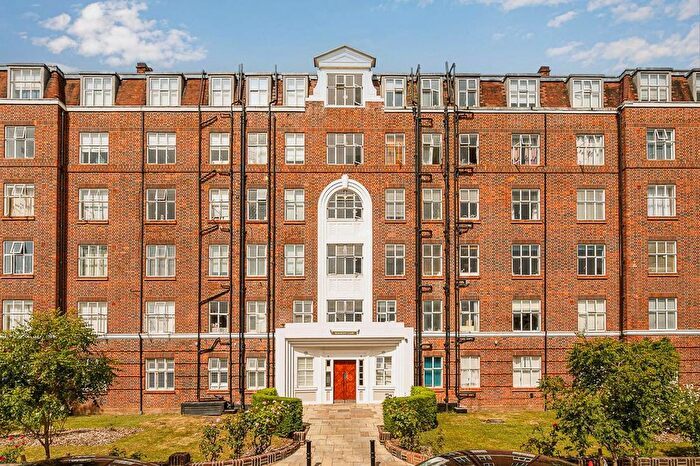 2 Bedroom Flat To Rent In Beaumont Court, Sutton Lane North, Chiswick, W4