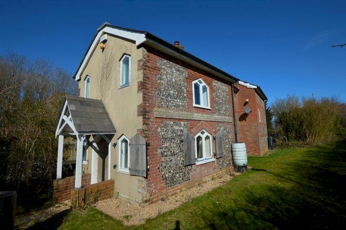 2 Bedroom Detached House To Rent In Amesbury Road, Salisbury, SP4