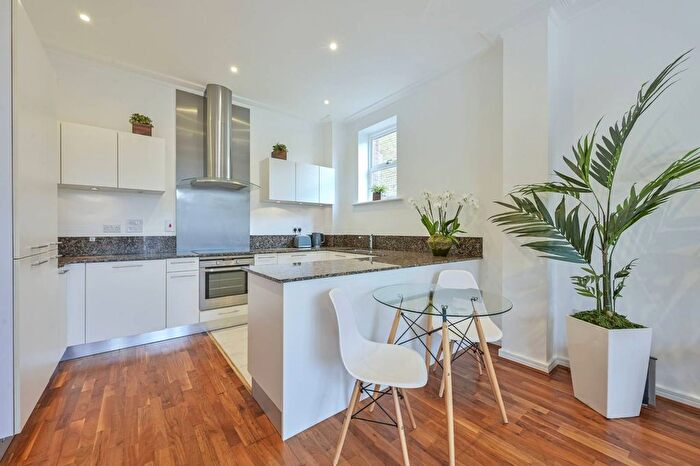 2 Bedroom Flat For Sale In Putney Hill, Putney, London, SW15