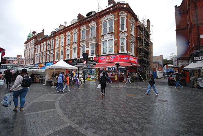 2 Bedroom Flat To Rent In Electric Avenue, London, SW9