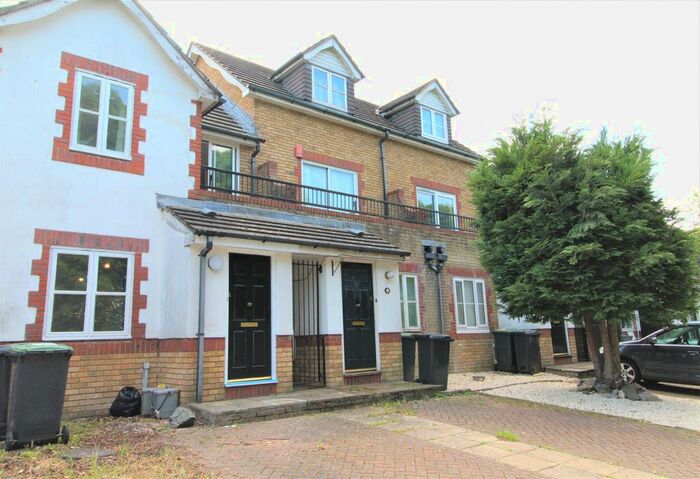 2 Bedroom Terraced House To Rent In Amblecote Meadows, London, SE12