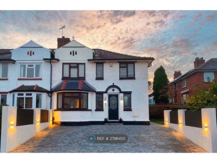4 Bedroom Semi-Detached House To Rent In Marshall Crescent, Leeds, LS27