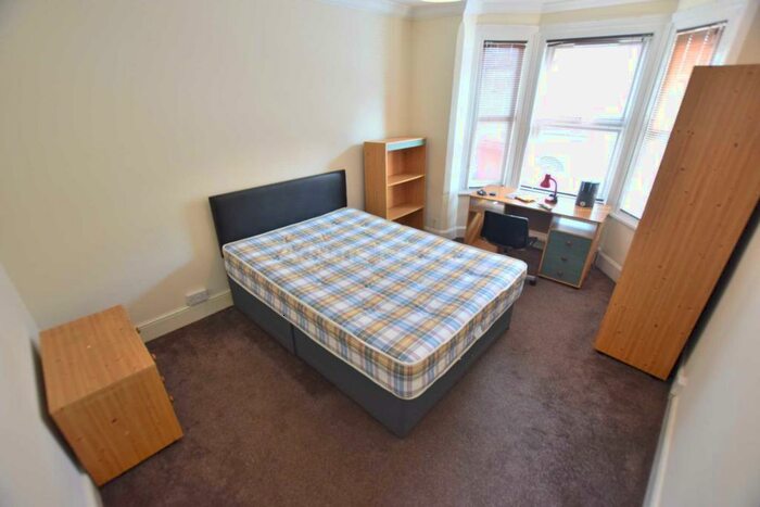 4 Bedroom Terraced House To Rent In Grange Avenue, Reading, RG6