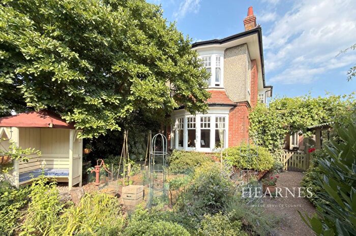 4 Bedroom Detached House For Sale In Chatsworth Road, Bournemouth, BH8