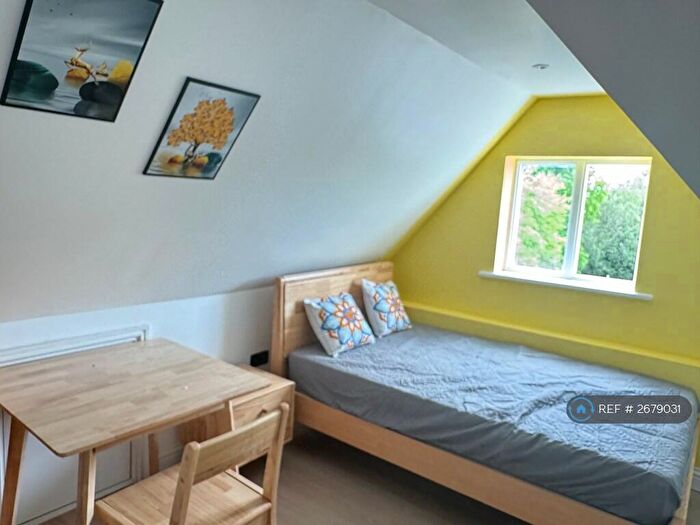 Studio To Rent In Brook Road, Merstham, Redhill, RH1