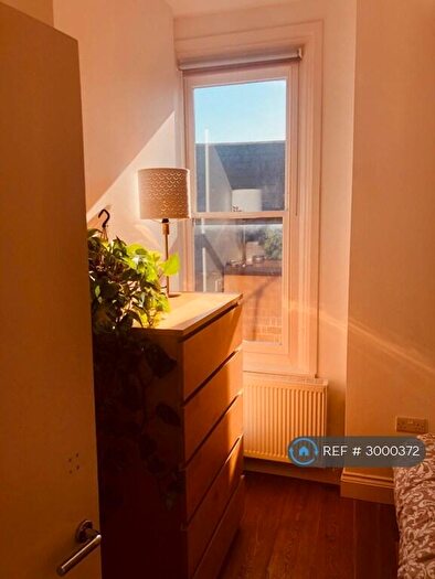 2 Bedroom Flat To Rent In Acre Road, Kingston Upon Thames, KT2