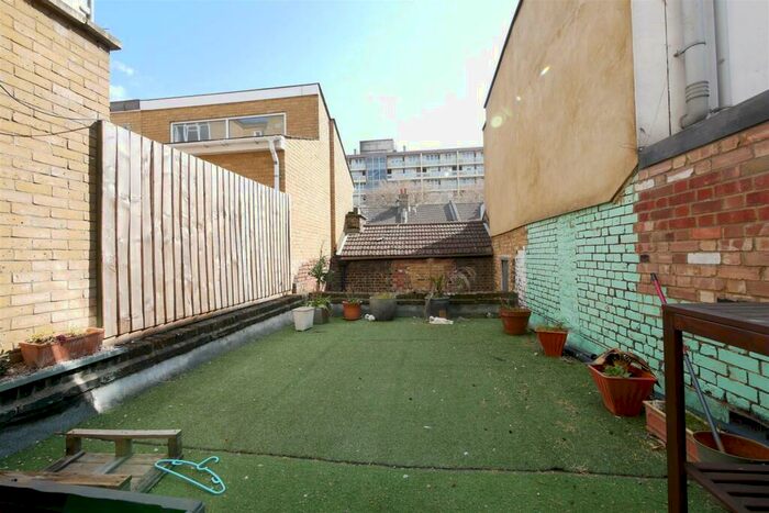 Studio To Rent In Bethnal Green Road, London, E2