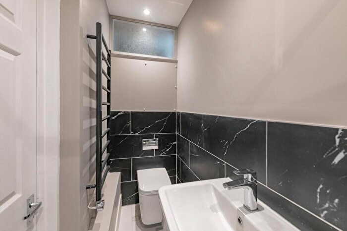 1 Bedroom Flat To Rent In Monmouth Place, Bath, BA1