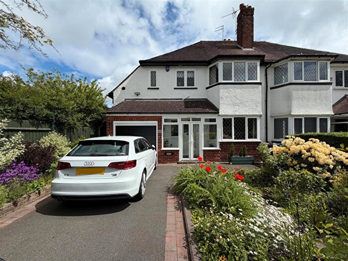 4 Bedroom Semi Detached House For Sale In Fellows Lane, Birmingham, B17