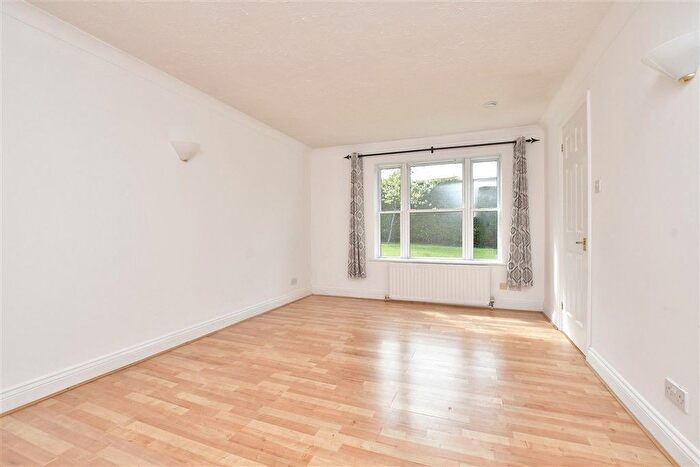 1 Bedroom Flat For Sale In Walnut Mews, Sutton, Surrey, SM2