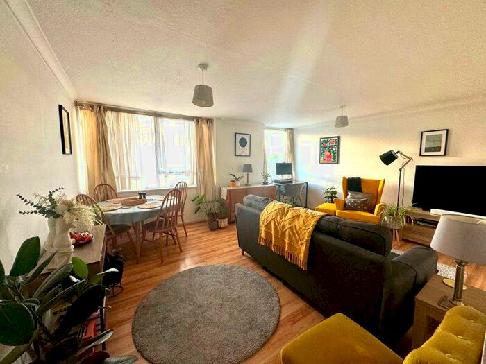 2 Bedroom Apartment To Rent In Duncan Close, Barnet, EN5